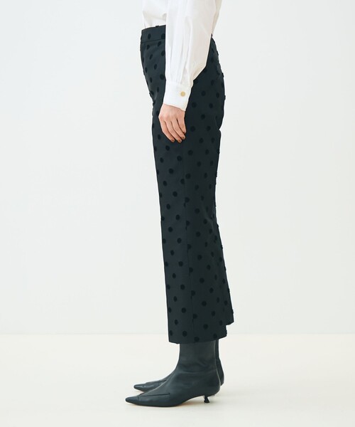 TOMORROWLAND collection(トゥモローランドコレクション)の「モールポルカドット ベルストレートパンツ(その他パンツ・レディース・ブラック・32/34/36)」の4枚目の写真