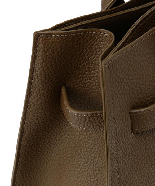 NATURAL BEAUTY BASIC（ナチュラルビューティーベーシック）の「◇ベルテッドシュリンクトートバッグ（トートバッグ・レディース・ブラック/ブラウン・ﾌﾘ-）」の6枚目の写真