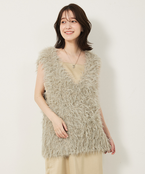abahouse mavie(アバハウスマヴィ)の「フェザーチュールヤーンニットベスト(ベスト・レディース・グレイッシュベージュ/チャコールグレー・フリー)」の4枚目の写真