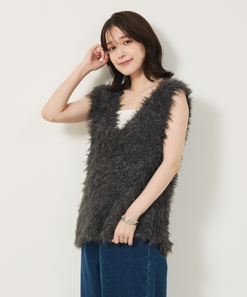 abahouse mavie(アバハウスマヴィ)の「フェザーチュールヤーンニットベスト(ベスト・レディース・グレイッシュベージュ/チャコールグレー・フリー)」の9枚目の写真