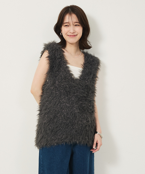 abahouse mavie(アバハウスマヴィ)の「フェザーチュールヤーンニットベスト(ベスト・レディース・グレイッシュベージュ/チャコールグレー・フリー)」の6枚目の写真