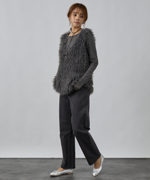 abahouse mavie(アバハウスマヴィ)の「フェザーチュールヤーンニットベスト(ベスト・レディース・グレイッシュベージュ/チャコールグレー・フリー)」の3枚目の写真