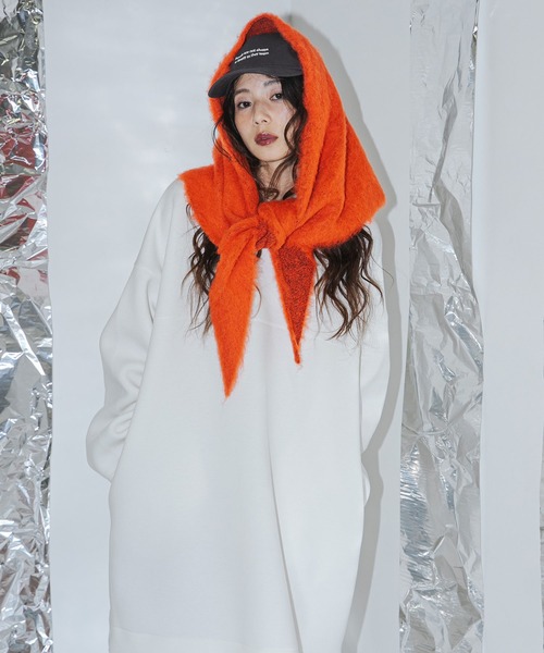 bohmal（ボマール）の「モヘアニットスカーフ（バンダナ/スカーフ・レディース・ブルー/オレンジ/グリーン/オフホワイト/ブラウン/レッド/チャコールグレー・MEDIUM）」の7枚目の写真