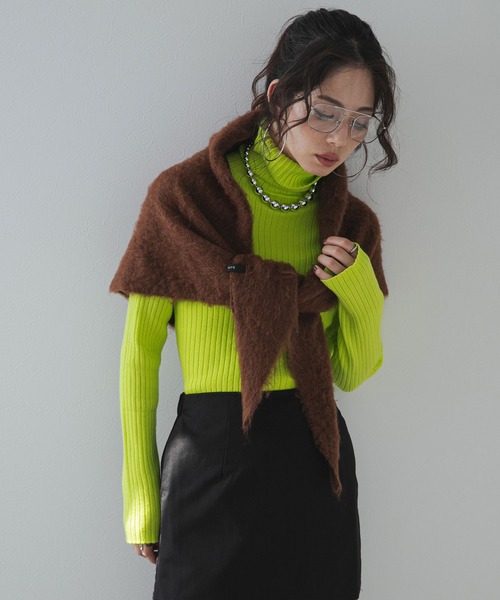 bohmal（ボマール）の「モヘアニットスカーフ（バンダナ/スカーフ・レディース・ブルー/オレンジ/グリーン/オフホワイト/ブラウン/レッド/チャコールグレー・MEDIUM）」の11枚目の写真