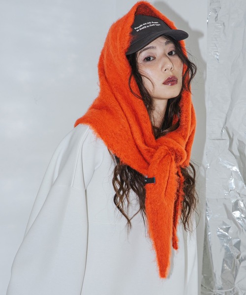 bohmal（ボマール）の「モヘアニットスカーフ（バンダナ/スカーフ・レディース・ブルー/オレンジ/グリーン/オフホワイト/ブラウン/レッド/チャコールグレー・MEDIUM）」の14枚目の写真