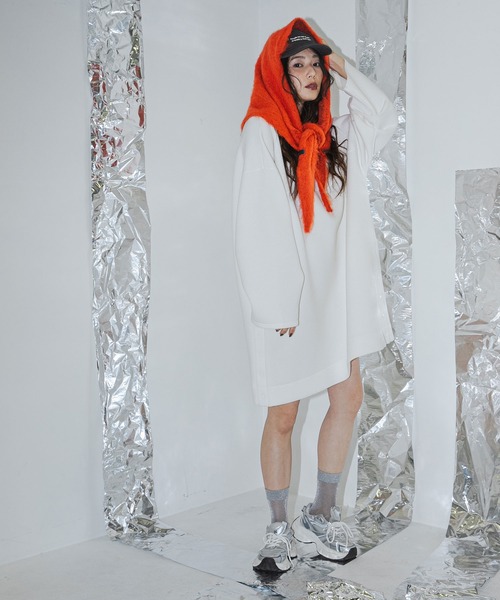 bohmal（ボマール）の「モヘアニットスカーフ（バンダナ/スカーフ・レディース・ブルー/オレンジ/グリーン/オフホワイト/ブラウン/レッド/チャコールグレー・MEDIUM）」の18枚目の写真