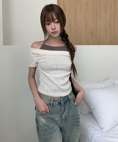 anyonemore(エニワンモア)の「配色ホルターネックオフショルダーリブ半袖Tシャツ(Tシャツ/カットソー・レディース・ブラック/ライトカーキ/アイボリー・FREE)」の20枚目の写真