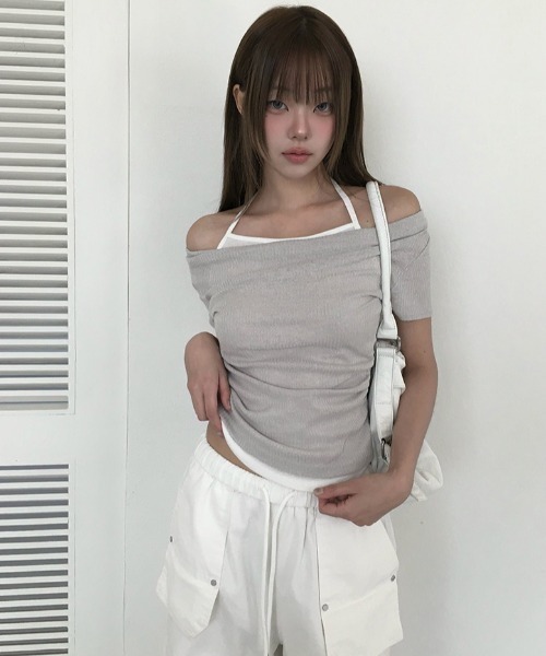 anyonemore(エニワンモア)の「配色ホルターネックオフショルダーリブ半袖Tシャツ(Tシャツ/カットソー・レディース・ブラック/ライトカーキ/アイボリー・FREE)」の14枚目の写真