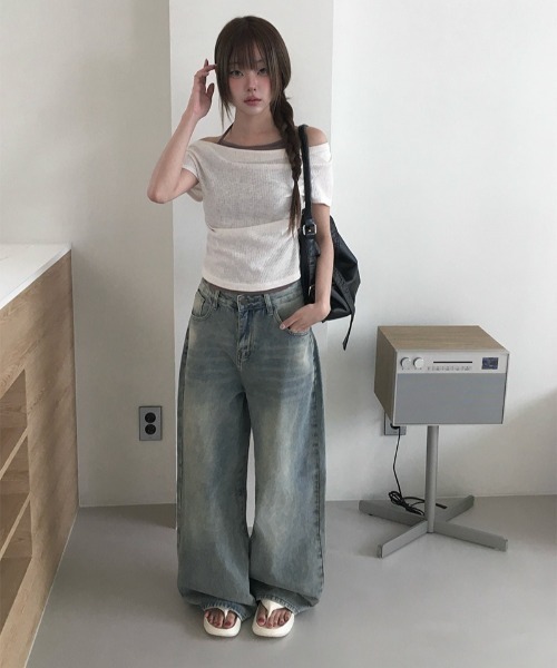 anyonemore(エニワンモア)の「配色ホルターネックオフショルダーリブ半袖Tシャツ(Tシャツ/カットソー・レディース・ブラック/ライトカーキ/アイボリー・FREE)」の22枚目の写真