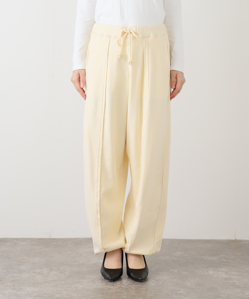 OLD PARK(オールドパーク)の「OLD PARK BAGGY SWEAT PANTS OPSW-06:スウェットパンツ(スウェットパンツ・レディース・ホワイト・MEDIUM)」の1枚目の写真