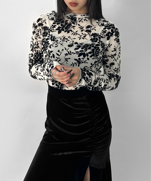 LVEU.(ラブユ.)の「【LVEU.】ベロアレースシアートップス / トップス カットソー シアー レース ベロア ハイネック 長袖 花柄 ボタニカル柄 フラワー レイヤード インナー モード ブラック アイボリー(Tシャツ/カットソー・レディース・ブラック/アイボリー・FREE)」の11枚目の写真
