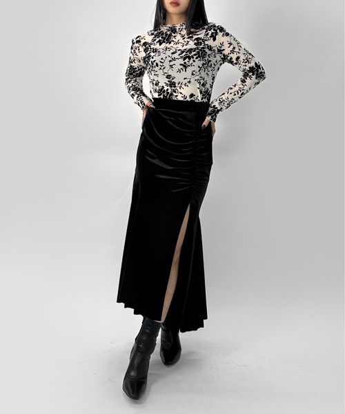 LVEU.(ラブユ.)の「【LVEU.】ベロアレースシアートップス / トップス カットソー シアー レース ベロア ハイネック 長袖 花柄 ボタニカル柄 フラワー レイヤード インナー モード ブラック アイボリー(Tシャツ/カットソー・レディース・ブラック/アイボリー・FREE)」の12枚目の写真