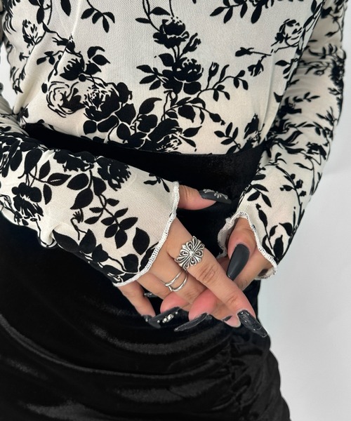 LVEU.(ラブユ.)の「【LVEU.】ベロアレースシアートップス / トップス カットソー シアー レース ベロア ハイネック 長袖 花柄 ボタニカル柄 フラワー レイヤード インナー モード ブラック アイボリー(Tシャツ/カットソー・レディース・ブラック/アイボリー・FREE)」の16枚目の写真
