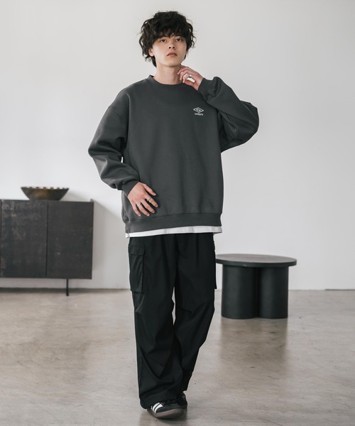 UMBRO 別注コラボオーバーサイズ裏起毛ロゴ刺繍クルーネックスウェット UMBRO 別注コラボオーバーサイズ裏起毛ロゴ刺繍クルーネックスウェット