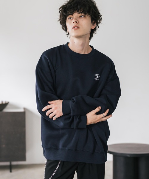 UMBRO 別注コラボオーバーサイズ裏起毛ロゴ刺繍クルーネックスウェット UMBRO 別注コラボオーバーサイズ裏起毛ロゴ刺繍クルーネックスウェット