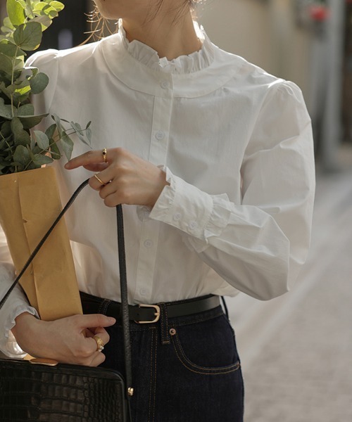 ReRe(リリ)の「スタンドカラーフリルネックシャツ(シャツ/ブラウス・レディース・ホワイト/ホワイト系その他・MEDIUM/LARGE/X-LARGE/SMALL)」の1枚目の写真