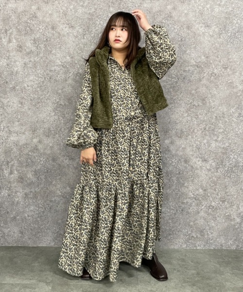 GEVS.(ジェイヴィス)の「小花プリントマキシワンピース<大きいサイズ有>GEVS.(ワンピース・レディース・ブラック系/グレイッシュベージュ・5L/4L/3L/LL/L/M)」の6枚目の写真