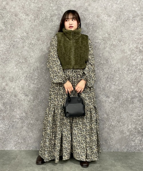 GEVS.(ジェイヴィス)の「小花プリントマキシワンピース<大きいサイズ有>GEVS.(ワンピース・レディース・ブラック系/グレイッシュベージュ・5L/4L/3L/LL/L/M)」の7枚目の写真