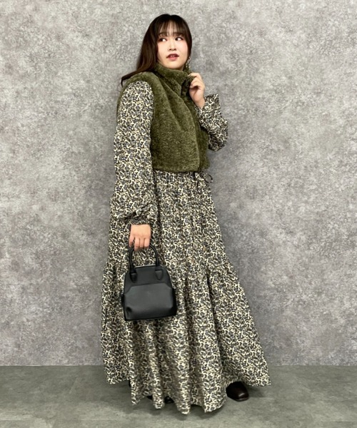 GEVS.(ジェイヴィス)の「小花プリントマキシワンピース<大きいサイズ有>GEVS.(ワンピース・レディース・ブラック系/グレイッシュベージュ・5L/4L/3L/LL/L/M)」の8枚目の写真