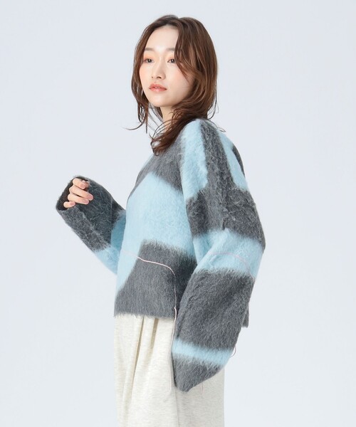 BEAMS HEART(ビームスハート)の「ニュアンス シャギー ニット(ニット/セーター・レディース・ホワイト系その他5/チャコールグレー/ピンク・FREE)」の3枚目の写真