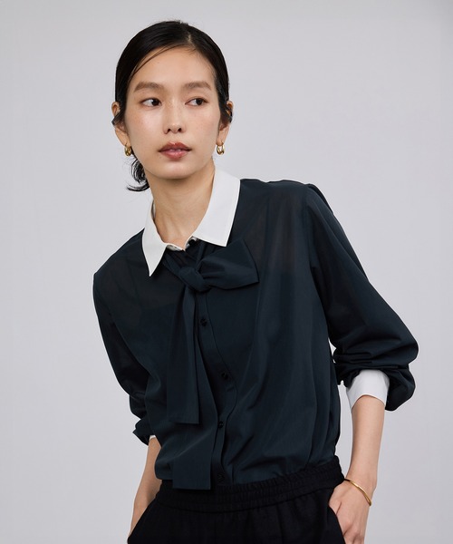 ROPE'(ロペ)の「シアートリコットボウタイシャツブラウス/イージーケア(シャツ/ブラウス・レディース・ネイビー/ホワイト・FREE)」の1枚目の写真
