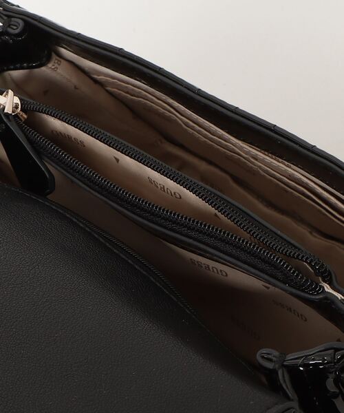 Guess（ゲス）の「NADIRA Convertible Xbody Flap ショルダーバッグ  （ショルダーバッグ・レディース・ブラック・ONE SIZE）」の14枚目の写真