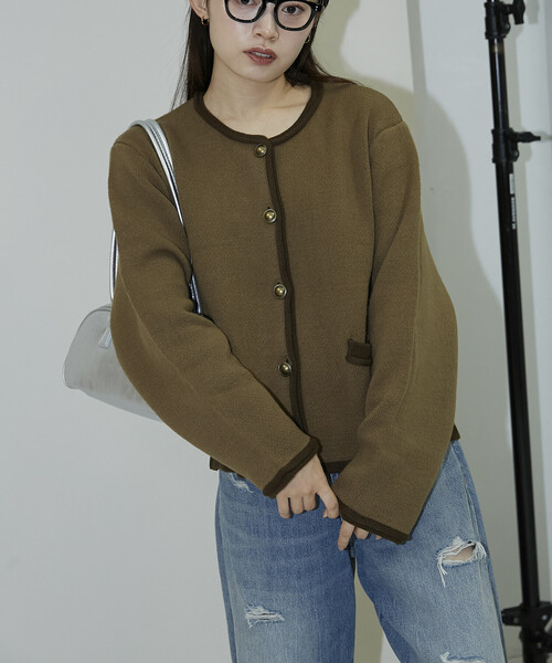 PUBLUX(パブリュクス)の「PUBLUX/パブリュクス ノーカラー ジャケット風 ニット カーディガン 限定展開(カーディガン/ボレロ・レディース・チャコールグレー/グレー/ベージュ・フリ-)」の1枚目の写真