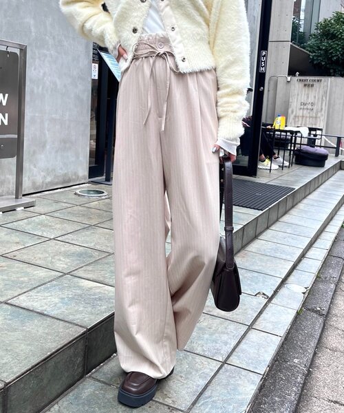 mystic（ミスティック）の「【4サイズ展開/ストライプ柄、無地 / ウエストの配色がポイント】Wベルトパンツ（スラックス・レディース・チャコールグレー/ブラウン/グレー/アイボリー/ネイビー/オフホワイト・1/2/0/SHORT）」の3枚目の写真