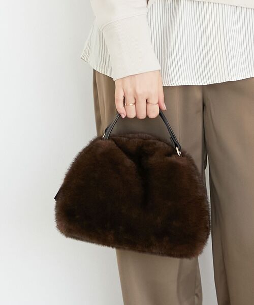 le.coeur blanc（ルクールブラン）の「エコファー2WAYショルダー（ショルダーバッグ・レディース・グレイッシュベージュ/ブラウン・FREE）」の3枚目の写真