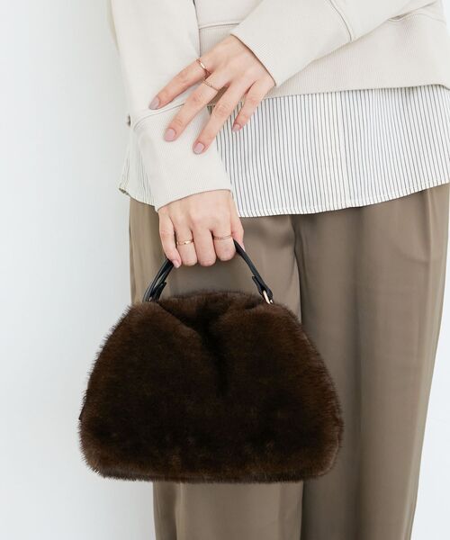 le.coeur blanc（ルクールブラン）の「エコファー2WAYショルダー（ショルダーバッグ・レディース・グレイッシュベージュ/ブラウン・FREE）」の4枚目の写真