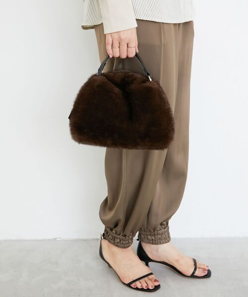 le.coeur blanc（ルクールブラン）の「エコファー2WAYショルダー（ショルダーバッグ・レディース・グレイッシュベージュ/ブラウン・FREE）」の5枚目の写真