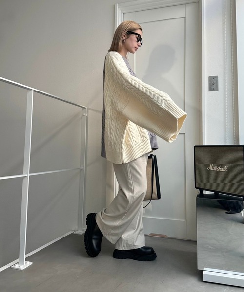 CFT.（シフト）の「ハニカムケーブルコンビニット（ニット/セーター・レディース・ブラック×グリーン/ホワイト×グレー・FREE）」の4枚目の写真