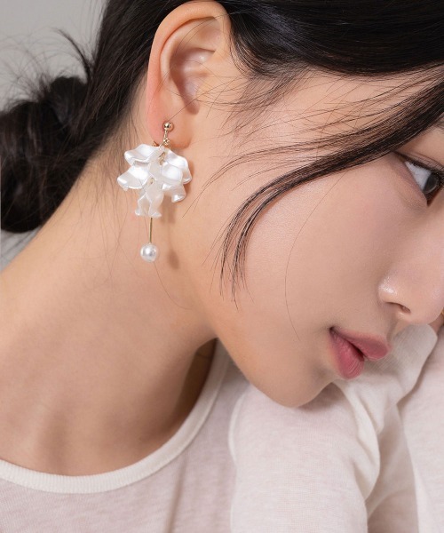 CEMONEMO（セモネモ）の「マルチ デザイン シェルフラワー スウィング イヤリング（イヤリング・レディース・その他4/その他1/その他2/その他3・FREE）」の3枚目の写真