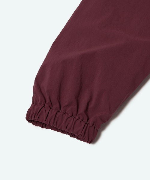 penguin BY MUNSINGWEAR（ペンギン バイ マンシングウェア）の「【STYLE 2250】4WAY STRETCH SWING TOP ストレッチゴルフウェア（ナイロンジャケット・メンズ・ブラック/レッド・M/L/XL）」の8枚目の写真