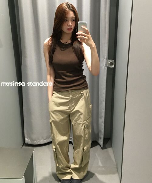 MUSINSA STANDARD WOMAN（ムシンサスタンダードウーマン）の「ウィメンズ CN マルチポケットワイドカーゴパンツ [ベージュ]（その他パンツ・レディース・その他・30/24/25/26/27/28/29）」の7枚目の写真