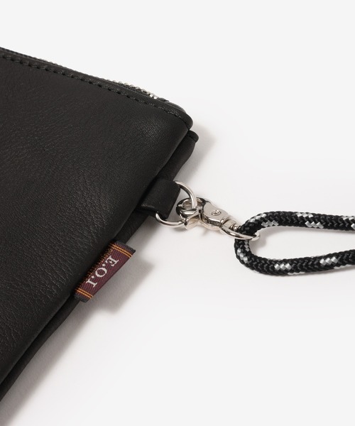 MR.OLIVE(ミスターオリーブ)の「IMPERMA-LEATHER / ZIPPER SMALL SACOCHE TRAIL(ボディバッグ/ウエストポーチ・メンズ・ブラック/ブラウン・FREE)」の6枚目の写真