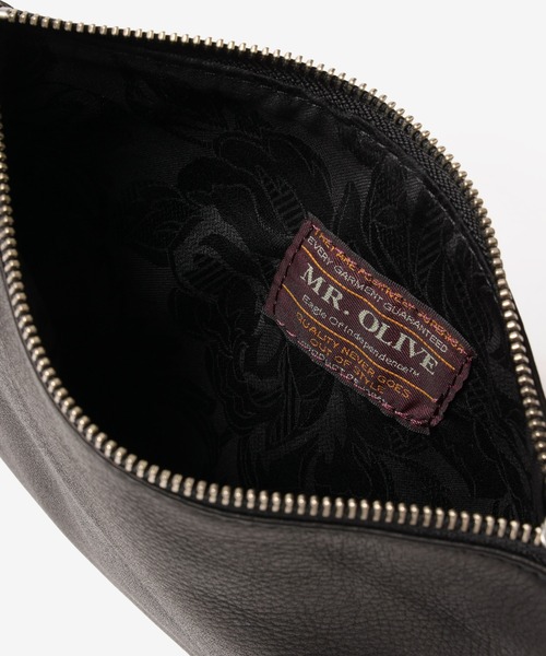 MR.OLIVE(ミスターオリーブ)の「IMPERMA-LEATHER / ZIPPER SMALL SACOCHE TRAIL(ボディバッグ/ウエストポーチ・メンズ・ブラック/ブラウン・FREE)」の3枚目の写真