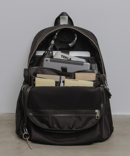 E'POR(エポール)の「【E'POR】【A4/PC対応・撥水・軽量】Pac Sac(パックサック)【26SS/新型】/累計1万点販売・一部WEB限定(バックパック/リュック・レディース・ダークブラウン/ベージュ/ブラック/グレー・FREE)」の6枚目の写真