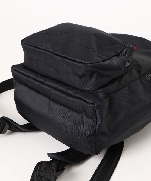HUNTER(ハンター)の「《HUNTER》NYLON CLASSIC MINI BACKPACK(バックパック/リュック・レディース・ブラック・フリー)」の3枚目の写真