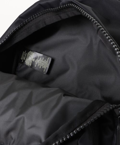 HUNTER(ハンター)の「《HUNTER》NYLON CLASSIC MINI BACKPACK(バックパック/リュック・レディース・ブラック・フリー)」の4枚目の写真