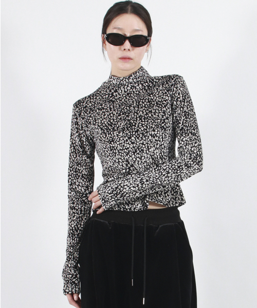 DEMARC（ドゥマーク）の「LEOPARD HIGH-NECK LONG SLEEVE TEE -  black（Tシャツ/カットソー・レディース・その他・MEDIUM/LARGE）」の9枚目の写真
