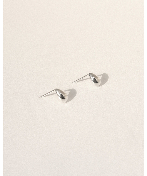 ANOTHERLAYER（アナザーレイヤー）の「Mini Egg Earring - Silver (silver925)（ピアス（両耳用）・レディース・その他・FREE）」の2枚目の写真