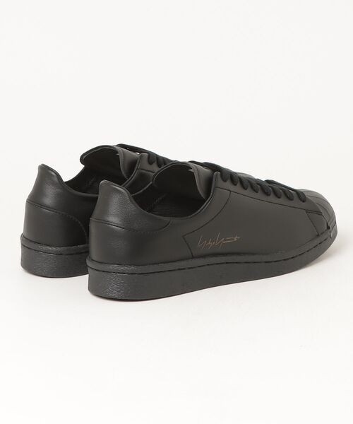 Y-3（ワイスリー）の「Y-3 SUPERSTAR（スニーカー・メンズ・ブラック系・24.0cm/24.5cm/25.5cm/26.0cm/26.5cm/27.0cm/27.5cm/28.0cm/28.5cm/23.5cm/22.5cm/23.0cm/25.0cm）」の4枚目の写真