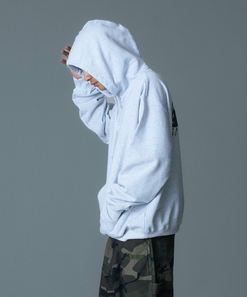 XLARGE(エクストララージ)の「ROOM HOODED SWEATSHIRT(パーカー・メンズ・アッシュ/ブラック・S/M/L/XL)」の15枚目の写真