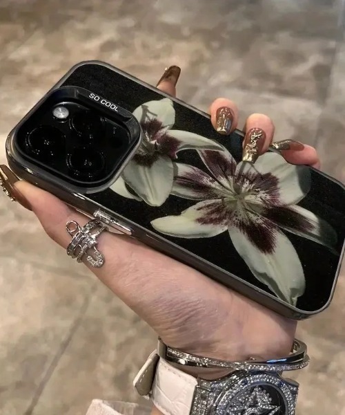 セール】ユリの花プリント グランジ風スマホケース iPhone14 iPhone15