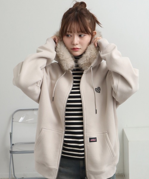 Dickies（ディッキーズ）の「【GENUINE DICKIES/ジェニュインディッキーズ】裏起毛 ファー付きダブルジップパーカー（パーカー・レディース・ベージュ/スミクロ/ブラック・M/L/XL）」の3枚目の写真