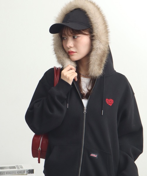 Dickies（ディッキーズ）の「【GENUINE DICKIES/ジェニュインディッキーズ】裏起毛 ファー付きダブルジップパーカー（パーカー・レディース・ベージュ/スミクロ/ブラック・M/L/XL）」の2枚目の写真