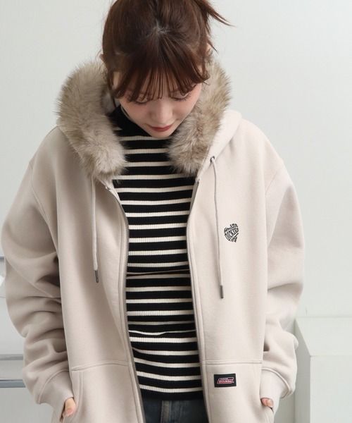 Dickies（ディッキーズ）の「【GENUINE DICKIES/ジェニュインディッキーズ】裏起毛 ファー付きダブルジップパーカー（パーカー・レディース・ベージュ/スミクロ/ブラック・M/L/XL）」の18枚目の写真