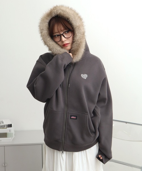 Dickies（ディッキーズ）の「【GENUINE DICKIES/ジェニュインディッキーズ】裏起毛 ファー付きダブルジップパーカー（パーカー・レディース・ベージュ/スミクロ/ブラック・M/L/XL）」の11枚目の写真