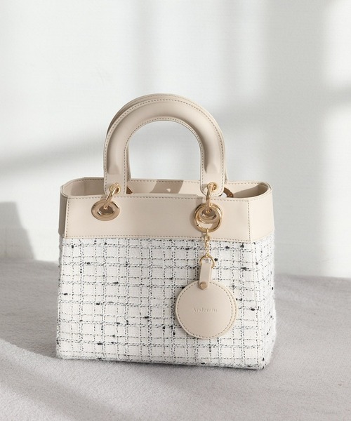 Andemiu（アンデミュウ）の「チャームつきツイードスクエアバッグ641604（トートバッグ・レディース・ブラック/アイボリー・FREE）」の3枚目の写真